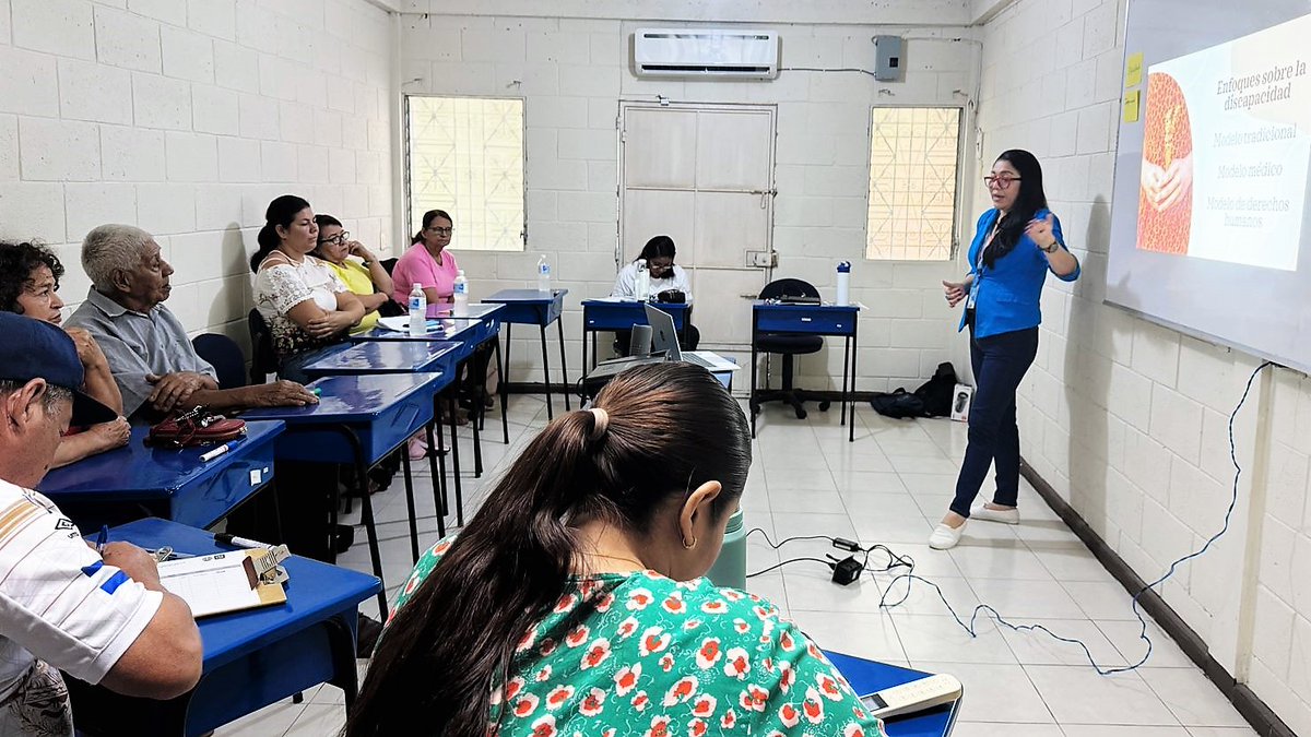 PDDHElSalvador's tweet photo. Cumpliendo con el Mandato Constitucional de la #ProcuradoraDDHH @RaqueldeGuevara, personal #ObservatorioDDHH #PDDH, junto a #PDDHChalatenango, desarrolló una jornada formativa sobre Derechos de las Personas con Discapacidad, para integrantes de la Mesa de la Persona Adulta Mayor. https://t.co/lSkMHGBMpw