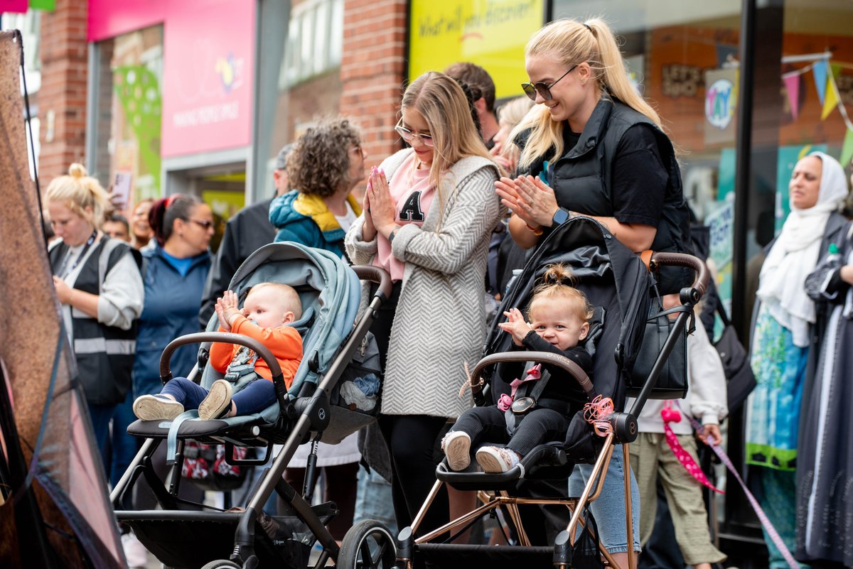 OurYear2024's tweet image. Bringing The Hatchling to Wakefield was a huge team effort 🐉

A heartfelt thank you to our amazing 20+ community groups, 450+ participants, 300+ staff and volunteers, contractors, producers, performers, puppeteers (and more!)

📸@JMA_Photography

#OurYear2024 #TheHatchling