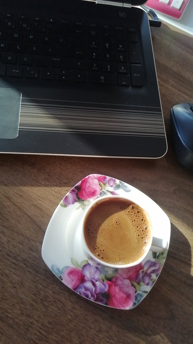 thebutcat's tweet photo. İşler biraz beklesinn💹
Önce kahvee🤎 https://t.co/Bi3yVjJm6c