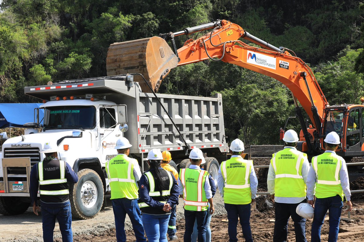 El presidente <a href="/JoseRaulMulino/">José Raúl Mulino</a> estuvo hoy en la inauguración oficial de los trabajos de construcción del cuarto puente sobre el Canal de Panamá. Se trata de la primera excavación del sector Este, viaducto ubicado en La Boca, al final del puerto de Balboa. Vía <a href="/presidenciapma/">Presidencia de la República de Panamá</a>.