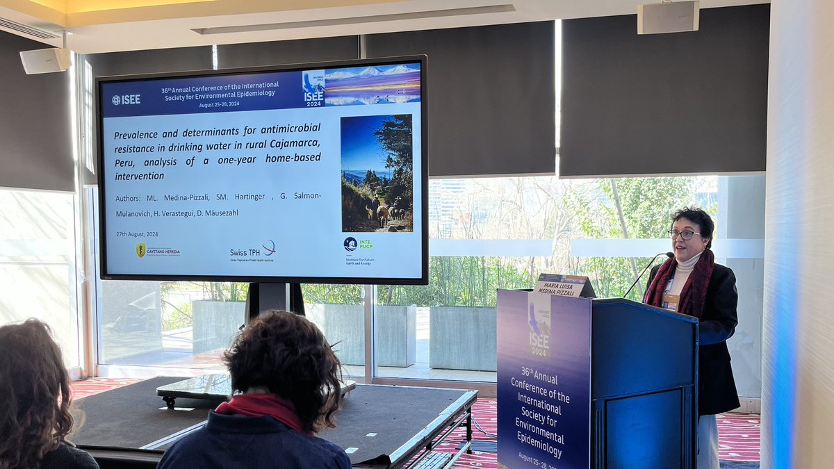 ¡Nos enorgullece ver a nuestra investigadora María Luisa Medina presentando su trabajo de doctorado sobre la resistencia antimicrobiana en el agua potable en Cajamarca, Perú, en la conferencia #ISEE2024!