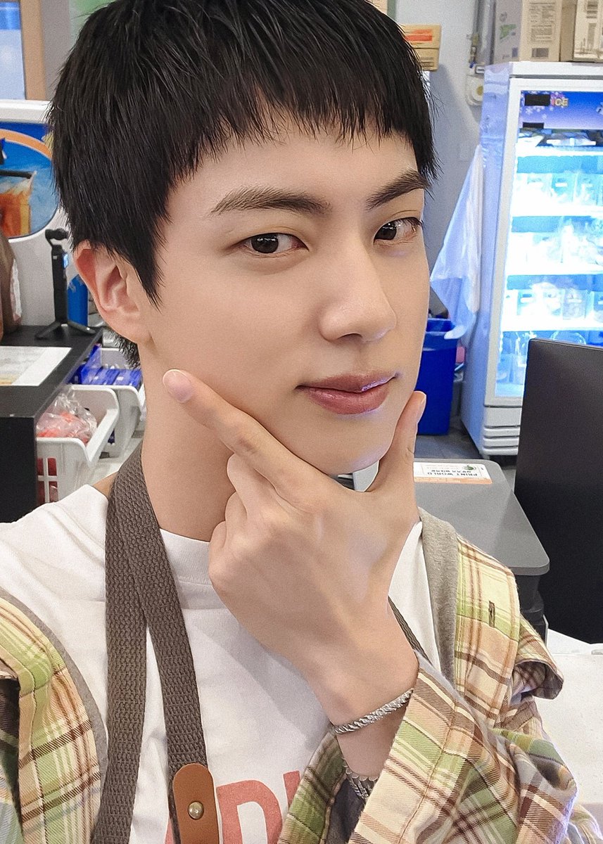 ifIRuledTheArmy's tweet photo. [#GününSeokjini] Seokjin BÖLÜM 3 
Jin Amca seni eve gönderecek🏠 
Fırtına, iş, oyun, savaş, bugün meşgulüm🕹️ 
 
#오늘의석진 #진 #Jin #BTS #방탄소년단 #진삼촌_간식_주세요 #역시_게임은_진 https://t.co/61kD8LXpGd