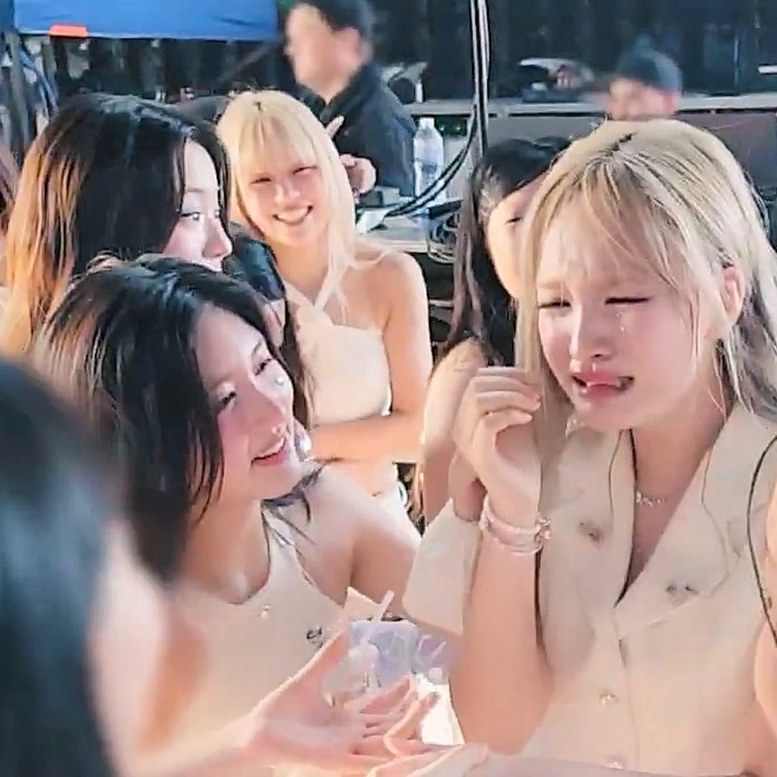 5일전부터 긴장하다가 끝나고 오열하는 여자와 개씬나게 놀고 내려왔는데 오열하고있는 여자를 마주하고 당황한 여자의 영리즈는 정말너무재밌음