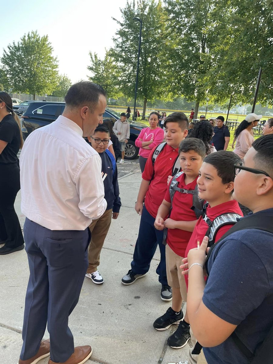 City of Revere, Massachusetts (@revere311) on Twitter photo Happy first day of school, #RevereMA ! This morning <a href="/MayorKeefeJr/">Mayor Patrick Keefe Jr.</a> Jr. greeted and handed out pencils and crayons to hundred of students, and wished them a great school year. #BackToSchool2024 Happy first day of school, #RevereMA ! This morning <a href="/MayorKeefeJr/">Mayor Patrick Keefe Jr.</a> Jr. greeted and handed out pencils and crayons to hundred of students, and wished them a great school year. #BackToSchool2024
