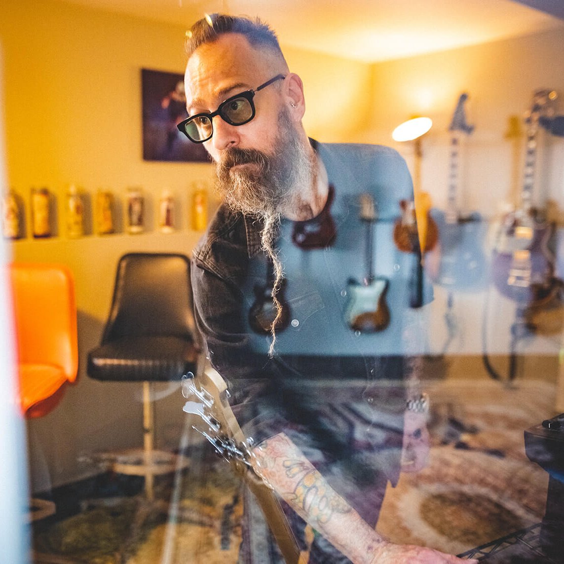 "Most of us don't see or hear each other, nature or our bodies...all those things right in front of us that are harmful, uncomfortable, and damaging."

#EvidenceofaStruggle <a href="/_EOAS_/">EvidenceofaStruggle</a> goes head on into new single 'Keep It', via #AintTellin ~ tinyurl.com/eoas-aint-tell… <a href="/revbilly/">revbilly</a>