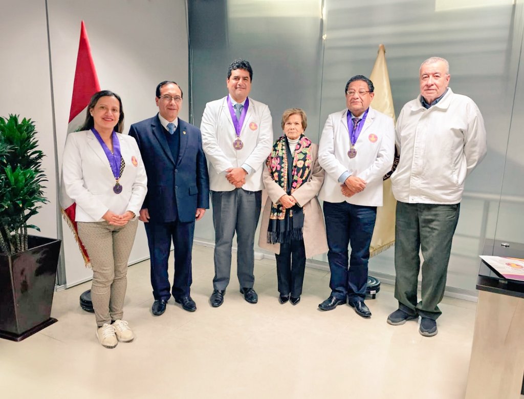 MagalyBlasB's tweet photo. El proyecto de ley que impulsaremos en @CMP_PERU será el de la Excelencia en la Formación Médica. El viernes 23 de Agosto nos reunimos con el Dr. Castañeda rector de @CayetanoHeredia  y la Dra. Ramón, rectora de @UNMSM_  para iniciar conversaciones de  esta iniciativa legislativa https://t.co/hV5RxoWzBi