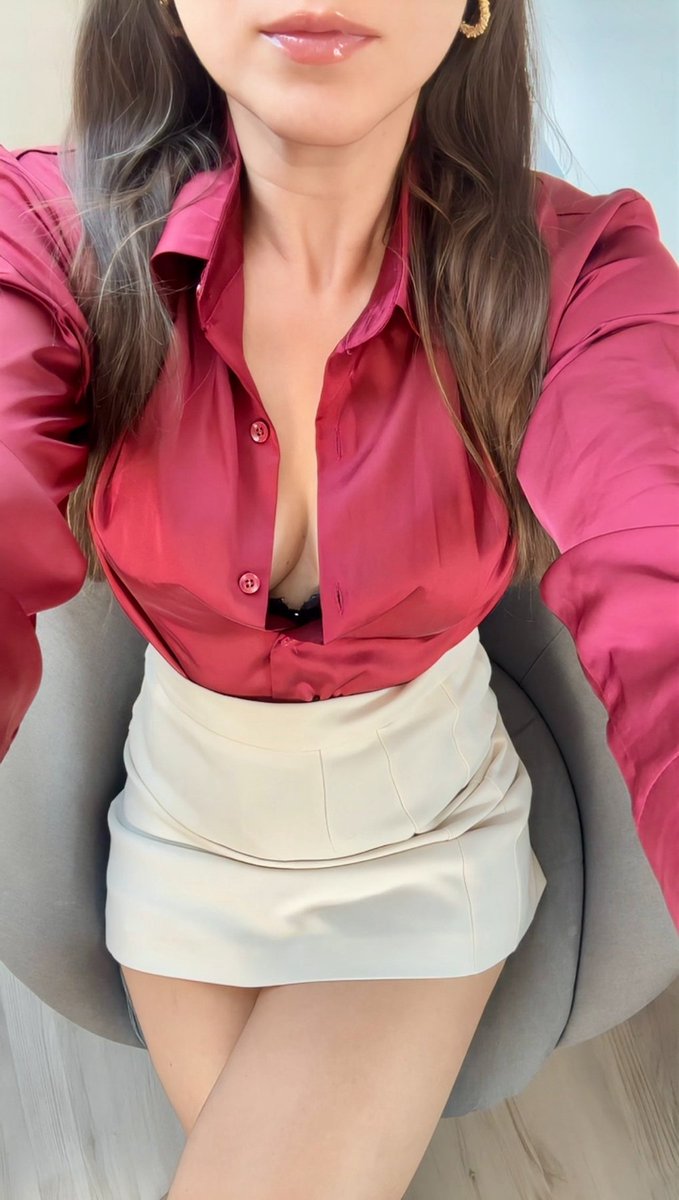 Komm und greif in meine Bluse 🔥, wenn du es geil findest, retweete 💋