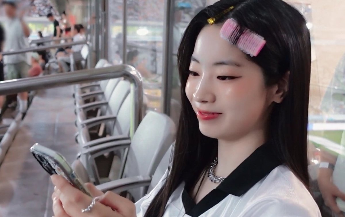 outrodhk's tweet photo. you're so easy to love dahyun https://t.co/O8LdDxZc6s