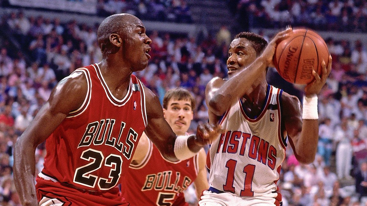 DjLancasio's tweet photo. Playing with @EthanSamuel and the boys tonight at Dee’s Country Cocktail Lounge. Tip-off is at 7pm, we hit the court at 9pm. https://t.co/rj1ZTLEgKZ