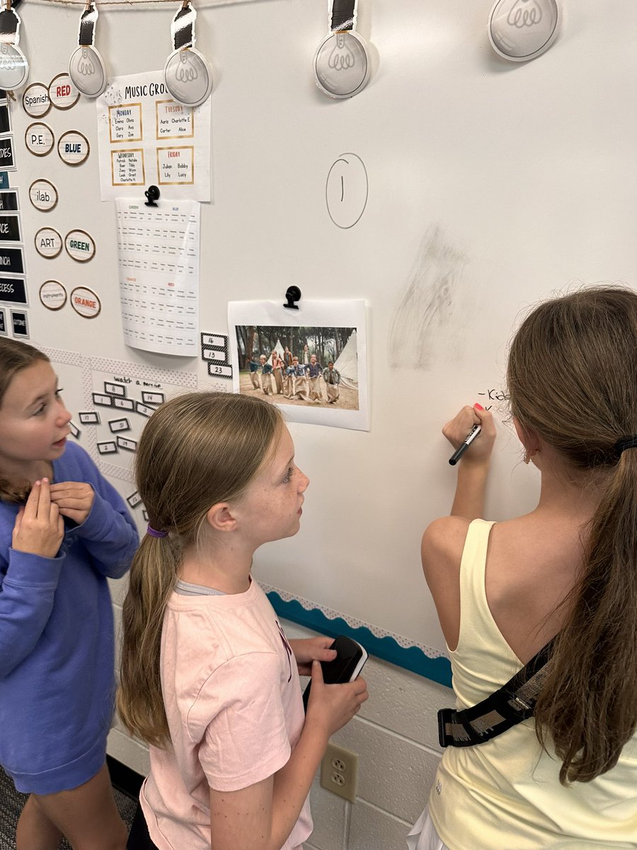 IH5Haney's tweet photo. Vertical spaces in use in ELA! https://t.co/n2Xx1Np5OW