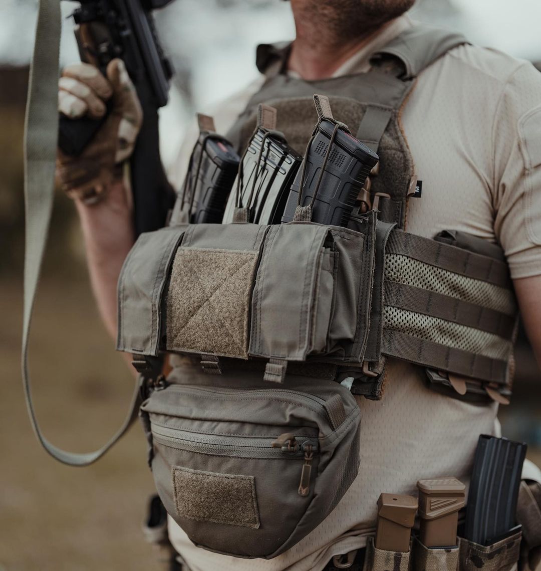 optacticalgear's tweet photo. The Velocity  Systems Scarab is known for its long term comfort, rich feature set, and light weight. The Scarab LT weighs 2 lbs empty including the 3D  spacer mesh padding and can accept most all standard swift-clip  placards. 
https://t.co/xLLk4xdzgi
#optactical #velocitysystems https://t.co/HIMMyK9UGr