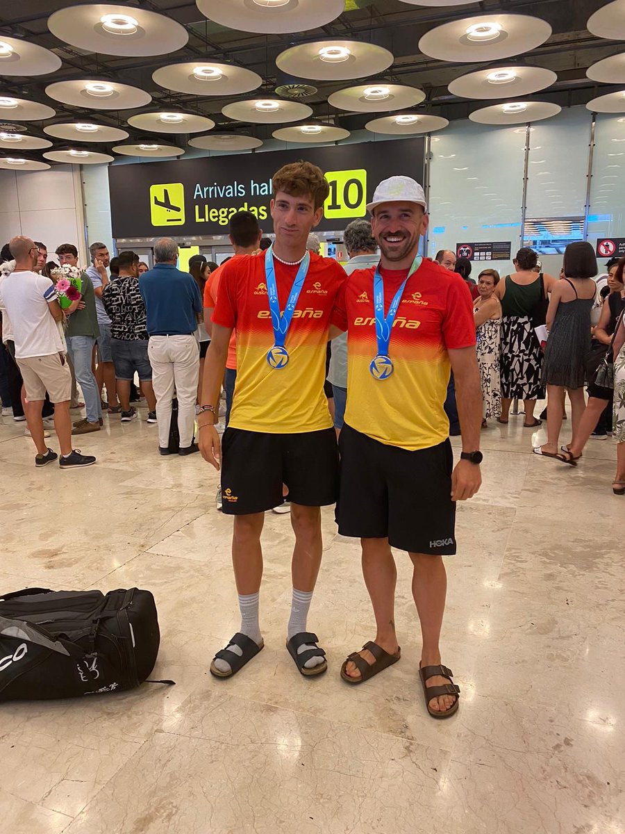 ¡Dos de nuestros campeones del mundo están en casa!