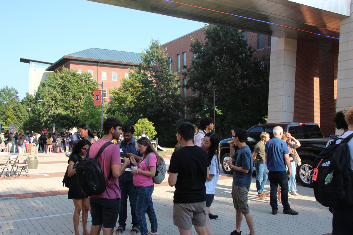 Have a great first day of class:✅ 
Eat ice cream with your new friends at CEE Street Fest:✅ 

Thanks to everyone who came out to help us welcome the Class of 2028 to CEE! Have a great semester, students!