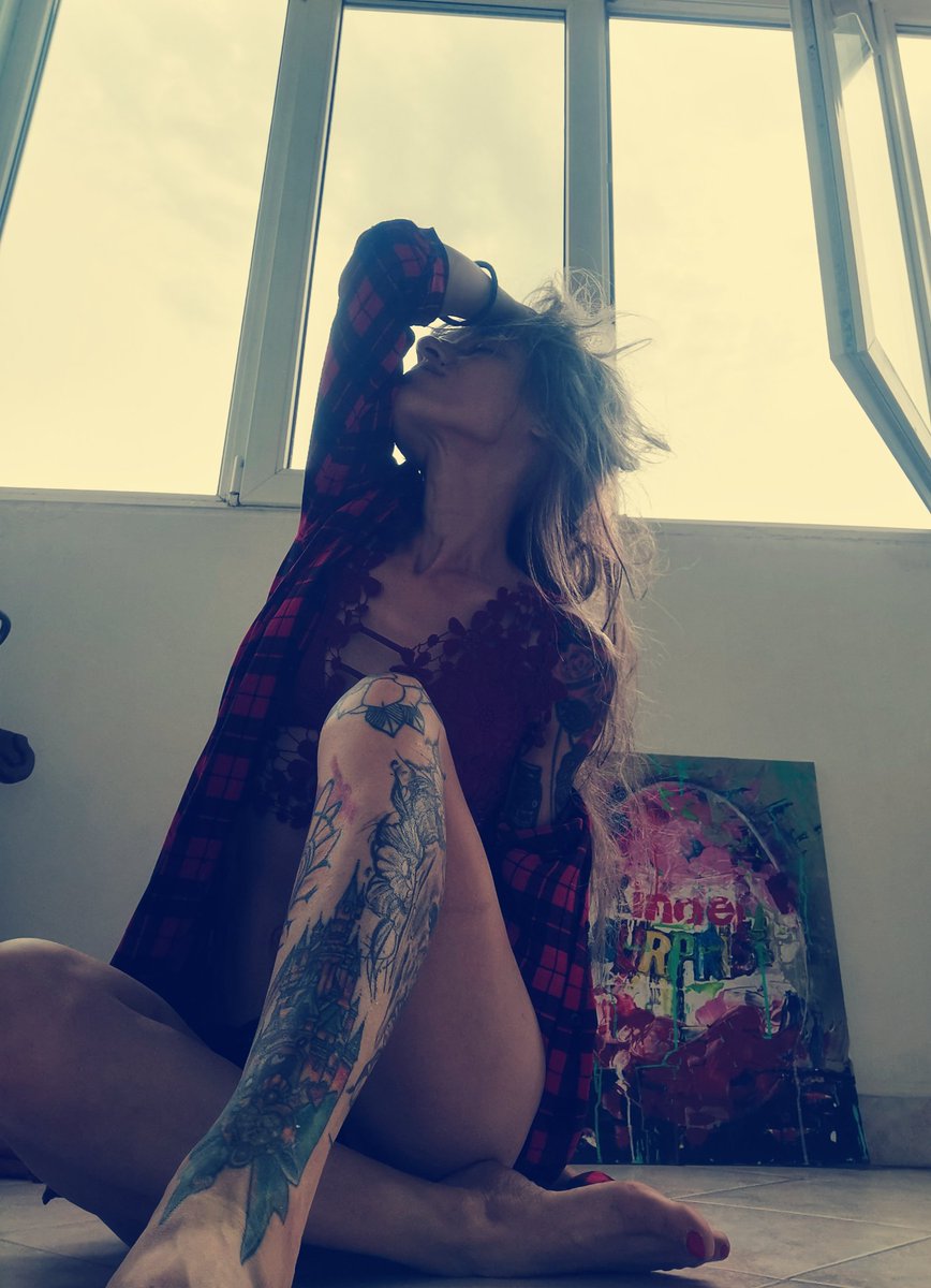 paperplainheart's tweet photo. I'm a child of the Sun?

#girlsofsummer #GoodGirlBadGirl https://t.co/Ib2wnhxsk1