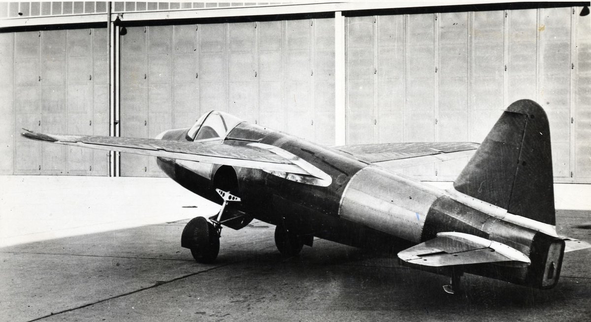 Arefuwe's tweet photo. #OTD-27.08.1939: In Rostock startet die #He178,das 1.Flugzeug mit #Strahltriebwerk, zum 1.Flug. Mit 700 km/h ist es viel schneller als bisherige Flugzeuge.
Beim NS-Regime erntet sein Erbauer Ernst #Heinkel nur Spott,doch es ist wegweisend für die Luftfahrt
https://t.co/M4lcMx8Bap https://t.co/pyrwsWYdh3