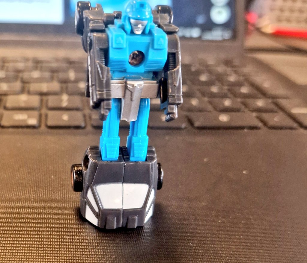 auto_thots's tweet photo. At least a little lad has shown up to cheer me up today. He's very small and I love him. #deskbot https://t.co/RxDLn6EJFh