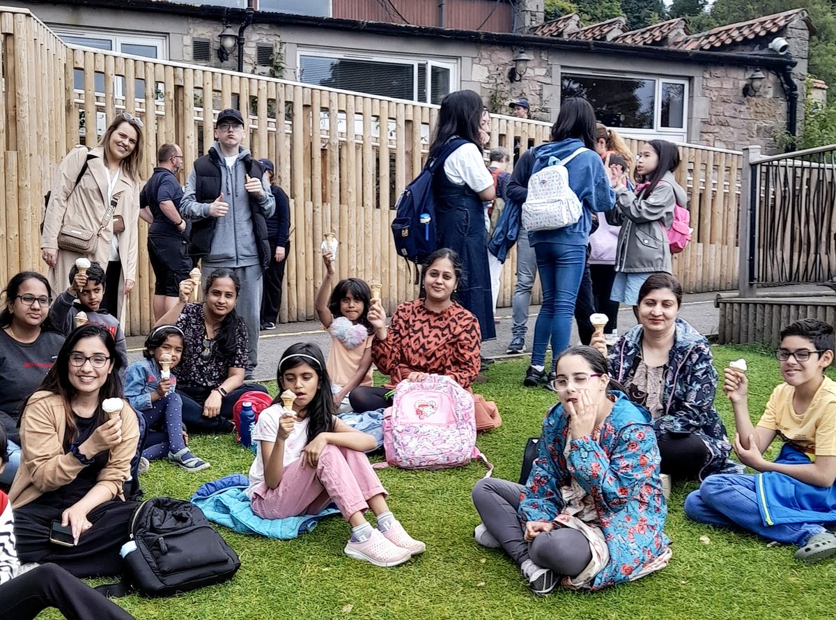 SpaceBroomhouse's tweet photo. Space's #SummerProgramme by #WomensCollective & #Ukrainian group.
1: Ukrainian group in Dean Village (📷: Basya Volodarskaya)
2: Women's Collective in #SaughtonPark
3: Women's Collective at @TheBotanics
4: Women's Collective at @EdinburghZoo
#summer #Space #BroomhouseHub https://t.co/hRQFU8Pnph