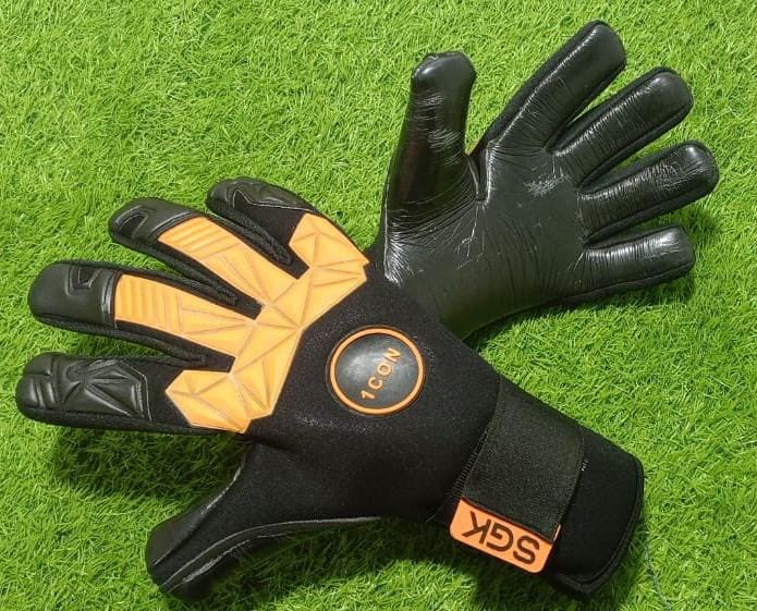 The New SGK 🍊 glove now available in all sizes 4 to 11. Great grip and comfort with 4mm pro contact latex in a negative cut.  DM for more Info or visit the website 1congk.com