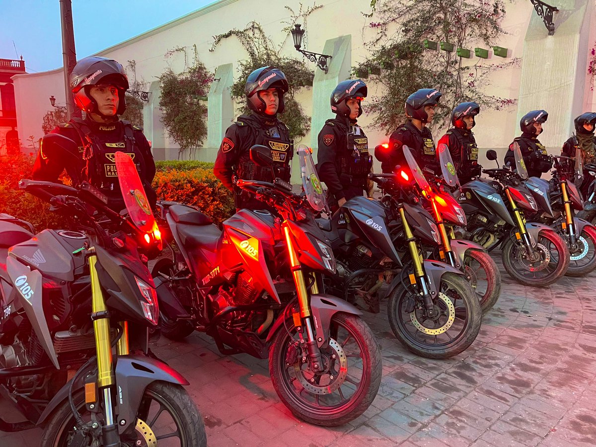 LimaRegion's tweet photo. ¡NOS PREPARAMOS TODOS!🚨
#RegpolLima| Está mañana, el jefe de la región policial Lima dará detalles de los servicios policiales que se instalarán por el día de Santa Rosa de Lima, este 30 de agosto. 👮🏻♂️🚔 #viralntt https://t.co/bX0cLR77kS