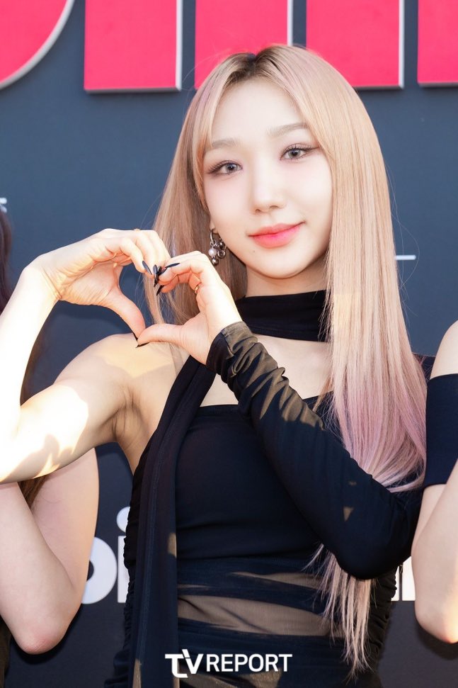 BVILLAINBRASIL's tweet photo. @BADVILLAIN_BPM 📸 Emma no ‘Billboard K POWER 100’.

#엠마 #EMMA #배드빌런 #BADVILLAIN @BADVILLAIN_BPM https://t.co/XNh2pPAZWJ