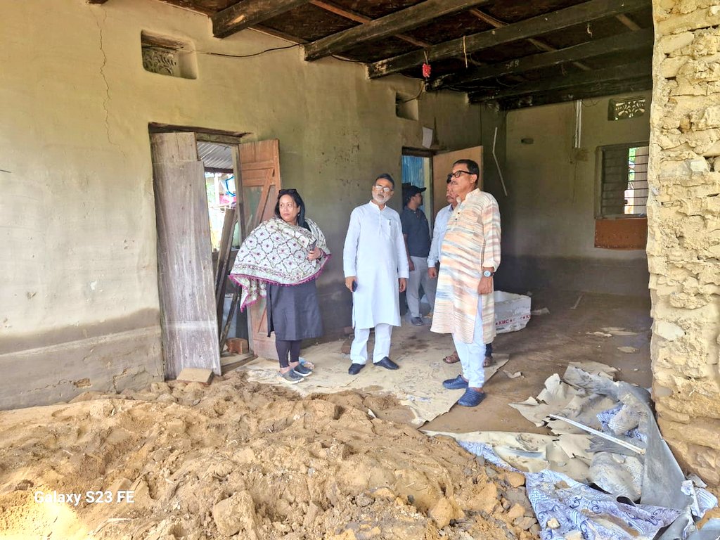 szarita's tweet photo. In Karmibazar,South Tripura 16 families, comprising 50 members, have been left homeless due to the floods. The local administration's silence is deafening - no support, no food, and no water have been provided to these affected citizens.

This is a clear example of the government's negligence and lack of concern for its people. The absence of basic necessities like food and water is a fundamental failure of governance. Parts of the area have been disconnected due to numerous bridges being washed away.

We @INCTripura have taken it upon ourselves to mobilize drinking water and monetary support to these families, but this is only a temporary solution. 

The people of Karmibazar deserve better. We demand accountability and action from the government. This is not just a natural disaster, but a man-made crisis due to government apathy. #KarmibazarFloods #GovernmentFailure #ReliefAndRehabilitation
@AsishsahaTpcc @SudipRoyBarman1 @kharge @RahulGandhi @kcvenugopalmp
@priyankagandhi @girishgoa @BirajitSinhaINC
@Jairam_Ramesh @gurdeepsappal @INCIndia
@INCTripura @srivatsayb