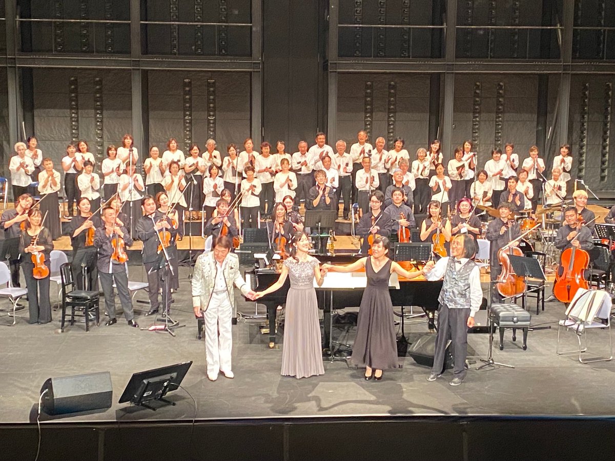 AkiraMiyagawa's tweet photo. みなさんのおかげでヤマトの音楽イベントというだけでなく、ひとつの『音楽会』として誇らしいものになりました。ここに写る音楽家のみなさん、企画に乗ってくれた音楽祭のみなさん、そしてお集まり下さったお客様、全員にありがとう。（天上のみなさん雷最高だったよ） https://t.co/oF3XKwkVc0