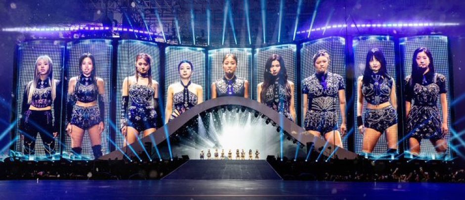 tzuyu___2525's tweet photo. スクリーンに9人が映し出されるこの瞬間まじで鳥肌止まらないよね🥹 https://t.co/gVFMrayLvR
