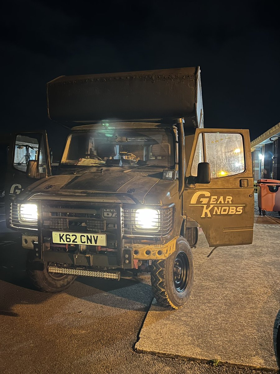 gearknobs_'s tweet image. And we’re off! 

We’ve left Marble Arch in London and the clock has officially started. 10 days to reach Cape Town! 

#londontocapetown #gearknobs #overlanding #cars