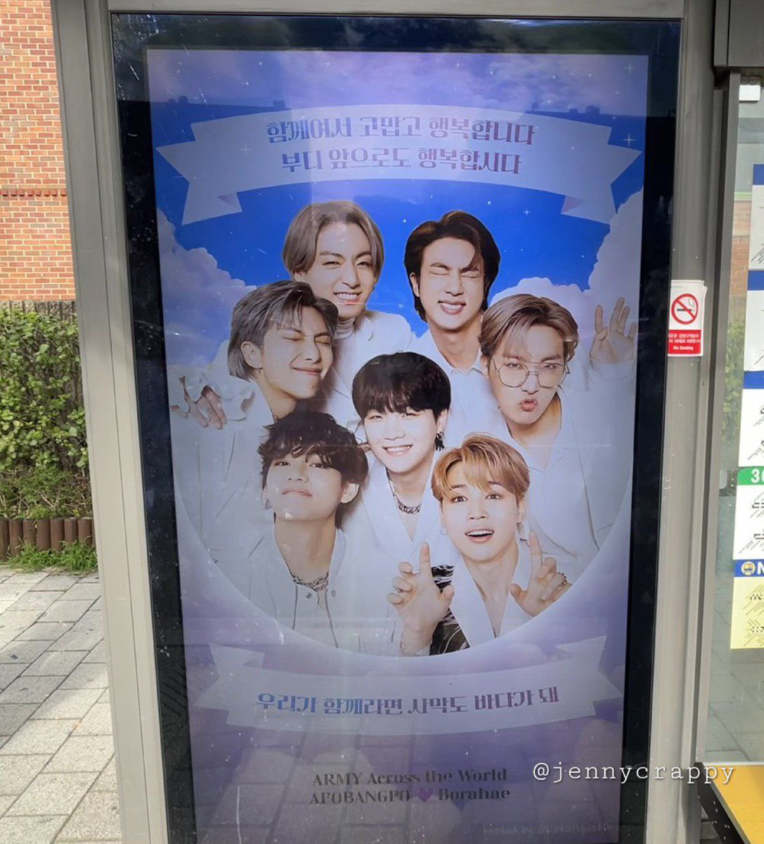 magic_shopBTS7's tweet photo. 📸| Projeto de apoio do BTS no ponto de ônibus em Hannam, organizado pelo fã-clube DataAgustD ✨ 

🥹💜

📌 jennycrappy | Infarmya 
©️ Magic Shop News 📰🐋💜⁷
🪄 Não retire os Créditos.❕

~ Nádia✨
#BTS https://t.co/6YnytCbBIy