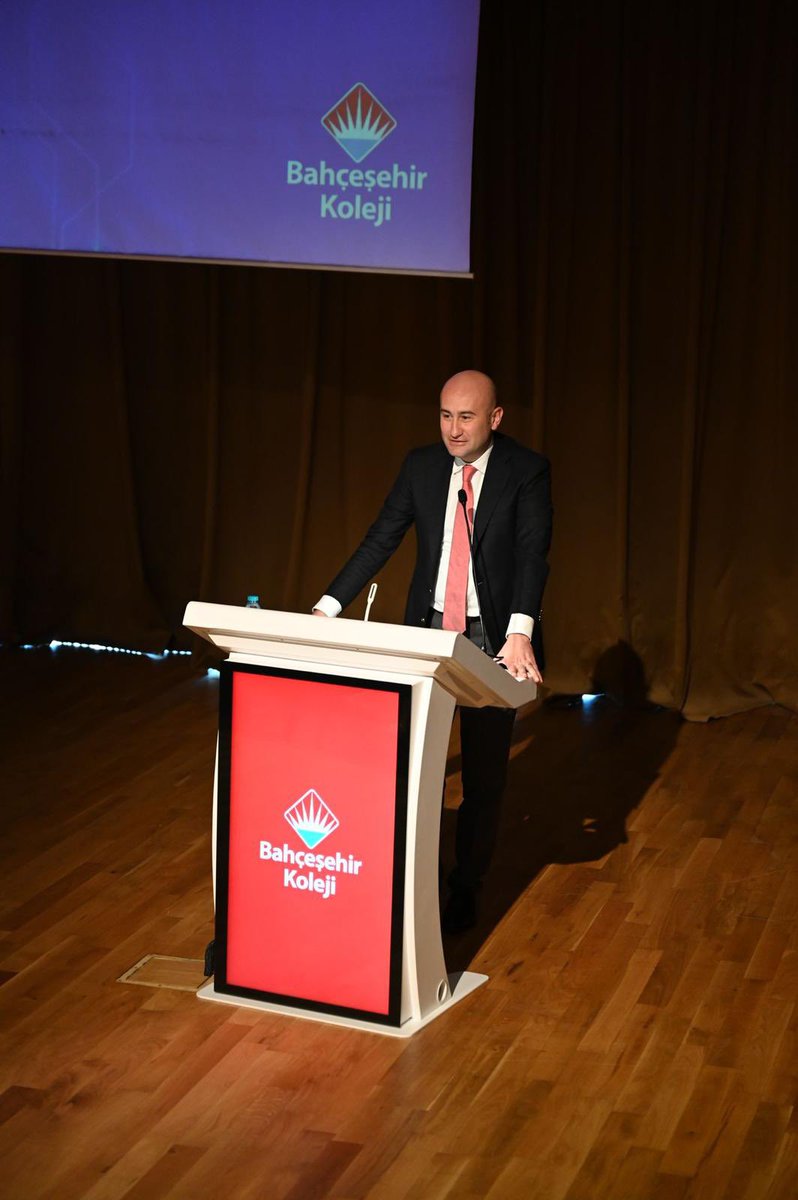 HuseyinYucell's tweet photo. Bugün Bahçeşehir Koleji'nin düzenlediği 'Eğitimin Liderleri Zirvesi'nde okul müdürlerimizle bir araya geldik.
30'uncu yaşımızı kutladığımız bu önemli eğitim öğretim yılının hepimize hayırlı olmasını temenni ediyorum.
Aramıza yeni katılan okul müdürlerimiz başta olmak üzere tüm Bahçeşehir ailesine başarılar diliyorum.