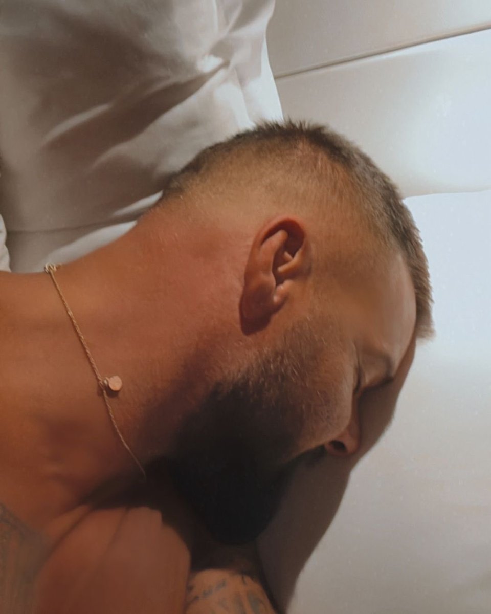 ricky_martin's tweet photo. Im coming to you Morpheus! Relax! ZzzzZzz https://t.co/bPUCfiDm78