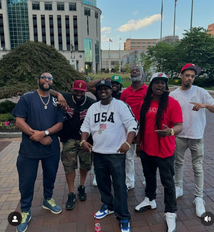 ROCKBOYFLYTY's tweet photo. We on set of video shoot for I need money by Murder Unit ( M.u )
@Murder_Unit_
https://t.co/B1xsjEiiBW
Let's go #MurderUnit #Mu #MurderUnitMU
#RockboyGz #Rud3 #RockboyRecords #DrPeriod #Rmg #IneedMoney https://t.co/iT00cvZHsv