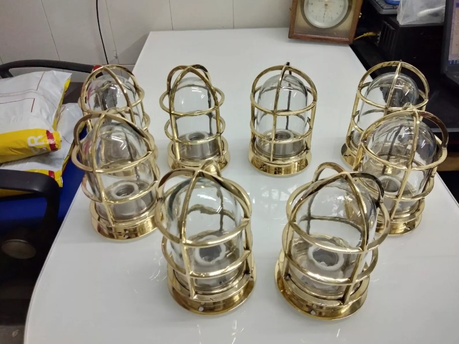 Therustedmetal's tweet image. Nautical Antique Maritime Bulkhead Passageway Lights. This 8-piece set, featuring new brass mounts, adds a touch of classic nautical charm ebay.com/itm/3749207622…
#NauticalDecor #BrassLighting #LaborDayGift #MaritimeCharm #VintageStyle