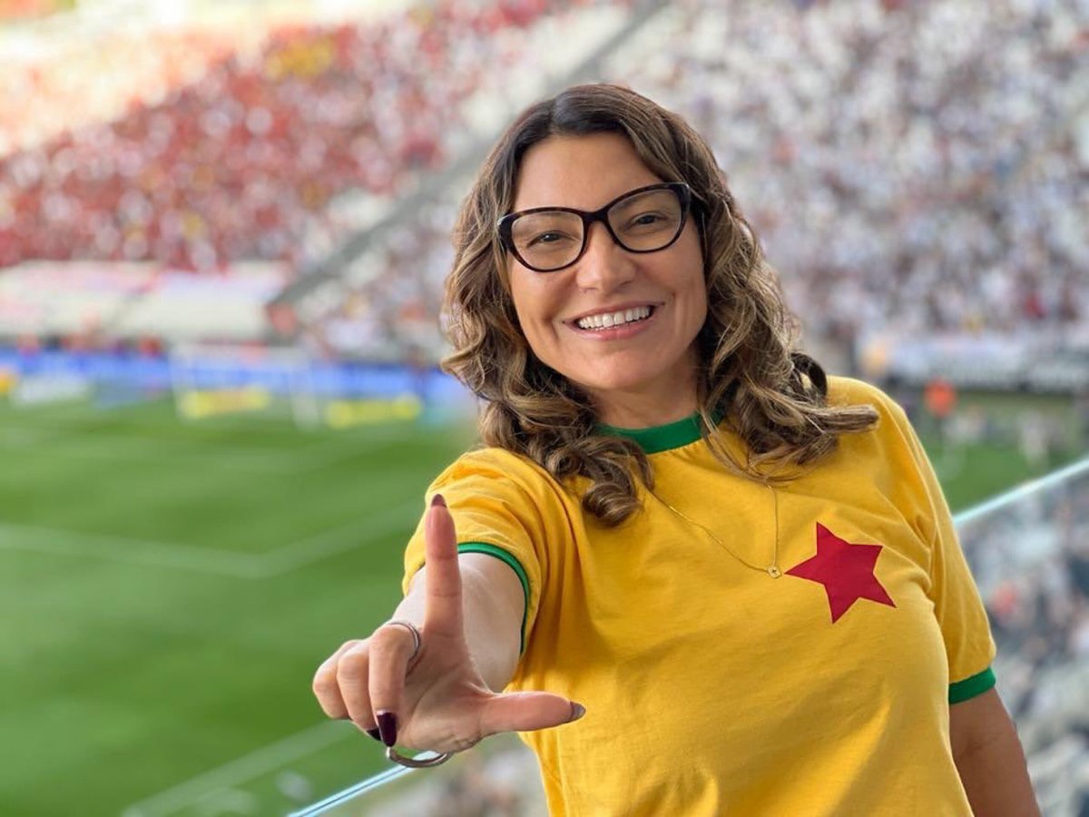 Gente!!! E hoje é o dia delaaaa 🥳🥳 Parabéns e felicidades <a href="/JanjaLula/">Janja Lula Silva</a> Que seja um novo ciclo muito especial com muitos momentos para guardar no coração ❤️😘 

PARABENS JANJA 🎉🎉🎉