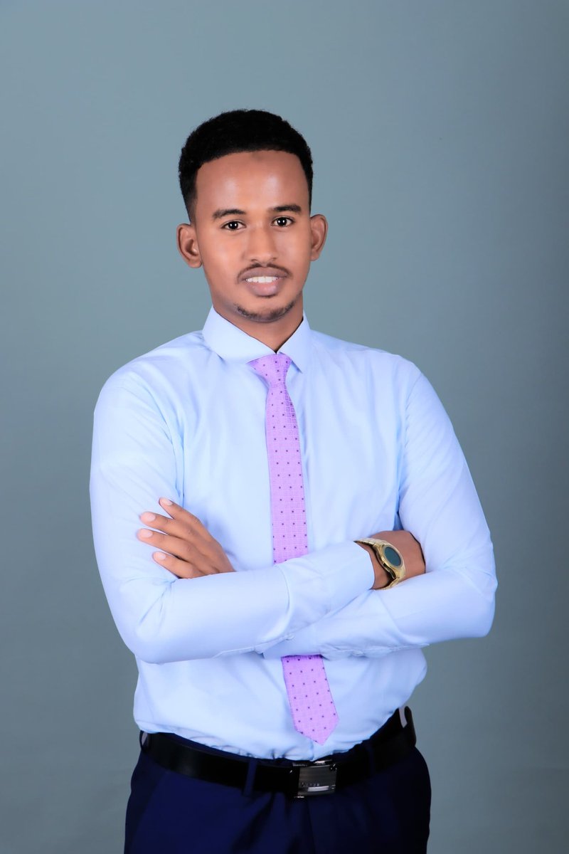 Cabdiqani2021's tweet photo. Maanta Ayaan Difaacday Buuggii Qalinjabinta 

Alle Ayaa Ku Mahadsan 

Waxbarashadu Waa Hannaan Socda Ee Ma Ahan Masaafo La Gaaro Kadibna Dhamaata. https://t.co/LnwChuaf7p