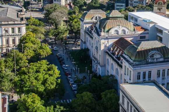Milhares fazem parte desta história e colaboram para essa conquista.
UFRGS é apontada como a melhor federal do Brasil no Ranking Shanghai ARWU 2024 ufrgs.br/ufrgs/noticias… via <a href="/ufrgsnoticias/">UFRGS</a>