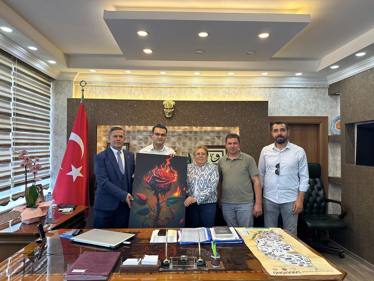 İlçe başkanımız Sayın Tuncer Yıldırım ve yönetim kurulu üyelerimiz ile birlikte Sarayönü Kaymakamlığına yeni atanan Sayın Abdullah Huzeyfe Çakmak beyi ziyaret ettik. Misafirperverliği için çok teşekkür eder, görevinde başarılar dileriz.
<a href="/Ahmet_Davutoglu/">Ahmet Davutoğlu</a>
<a href="/ahmetarslan42/">AHMET ARSLAN</a> 
<a href="/HEkici42/">Hasan Ekici</a>