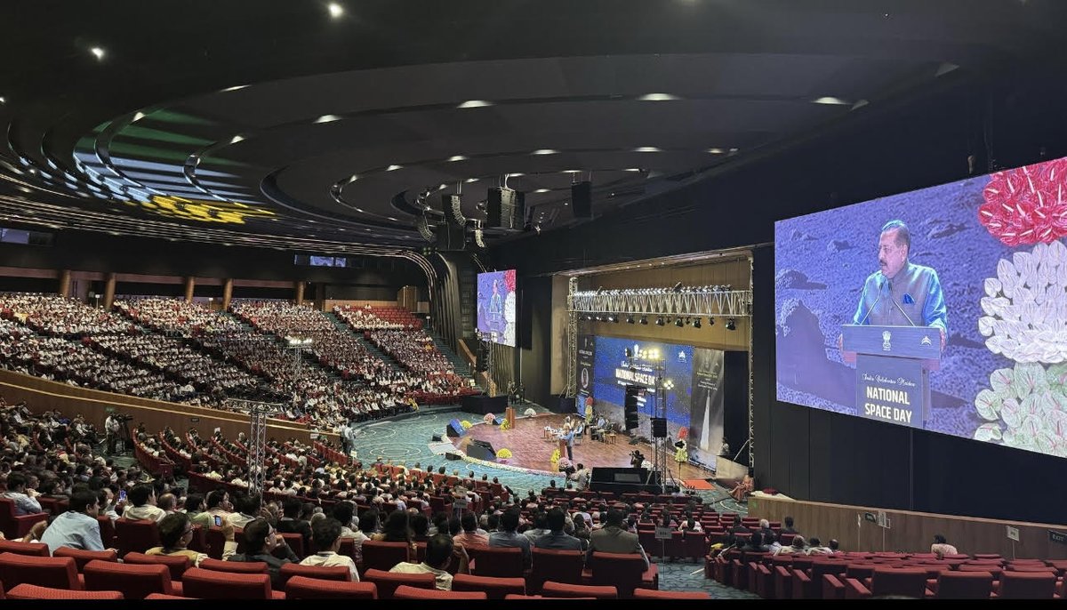 AakaSpace's tweet photo. Aaka Space Studio at National Space Day! 🌟

Honored to represent at National Space Day alongside the President of India and top space leaders. Proud to be part of India's space journey!

Swipe for the highlights! 📸

@rashtrapatibhvn @narendramodi @DrJitendraSingh @INSPACeIND https://t.co/3aUAMHbhol