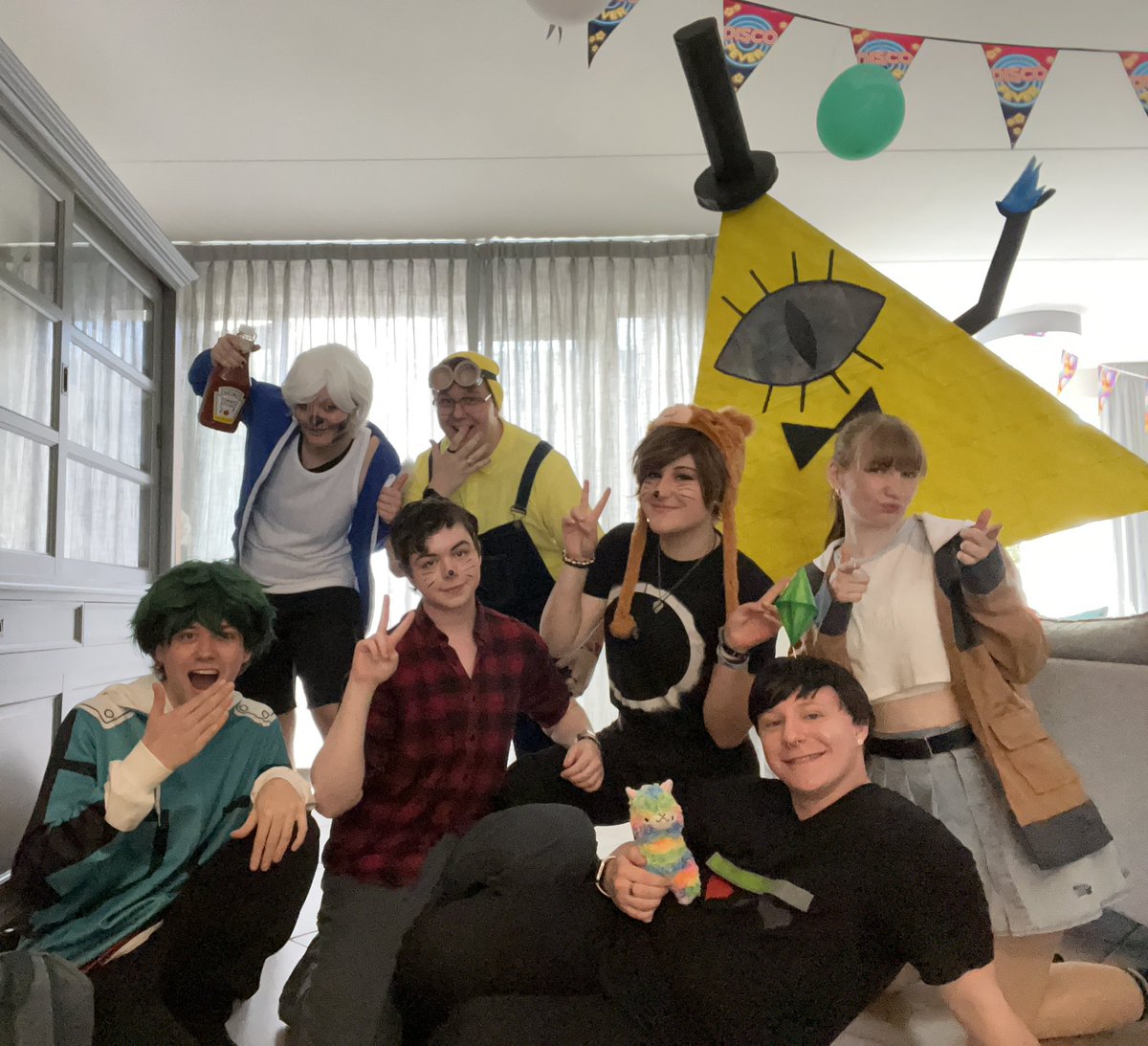 itsjustfleur's tweet photo. ✨21st birthday “tumblr core” party went hard 🤪✨ love how i got to relive my chronically online years together with the best people ever <33 https://t.co/gvgkV2E9uT