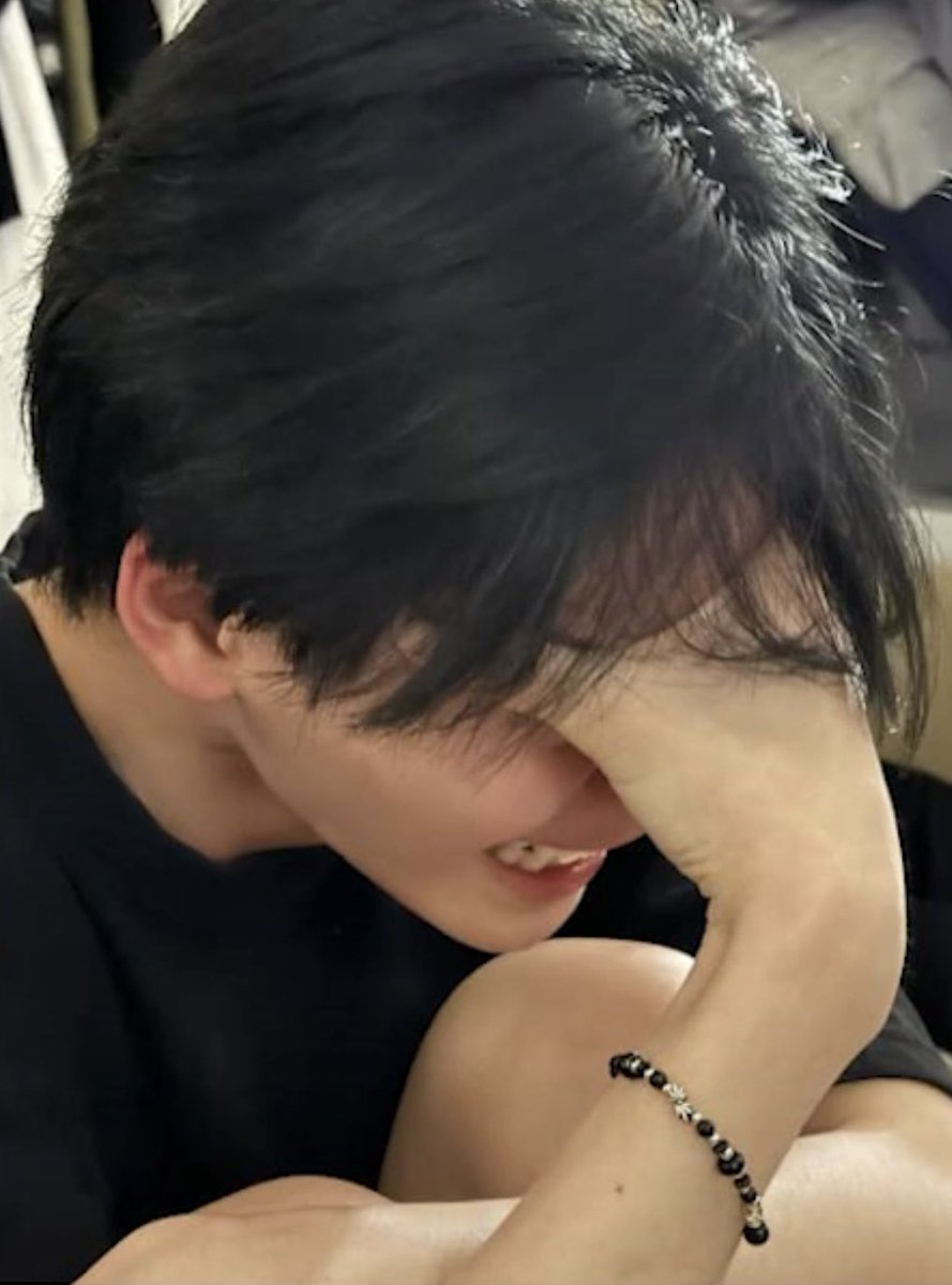 待ってビティパのチャット欄でヒョンジュンが上げてたこの写真、ロトゥキン前にメンバー9人でご飯を食べたときいろんな話(心の中の話、CRAVITYの話、個人的な話)をする中でジョンモが「クレビティが好きだ、自分で思っていた以上に好きなんだ」と泣いた時だって…………（ ;  ; ）