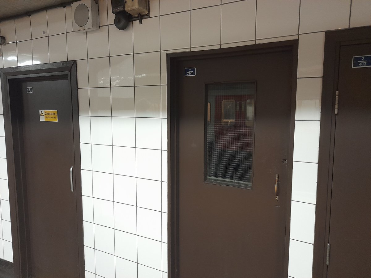 BenWaine4's tweet photo. @LearningMaths @El_Timbre Had forgotten all about #MathsOnHoliday; then found myself noticing some intriguing fractions whilst waiting for a tube train yesterday... https://t.co/tOlJYf4Afr