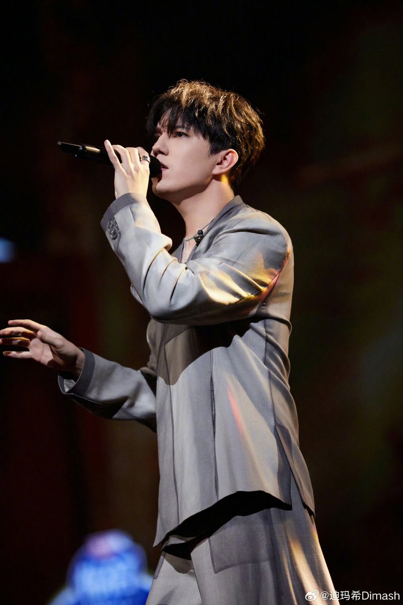 DimashEurasian's tweet photo. #Dimash's Weibo:

"成为诗人 Become a Poet"
Thank you teacher Gong Linna for inviting me. I hope that through this song, everyone will pay attention to more rare disease patients and people who need help. I sang "Angel Love" with the same intention. ❤️

https://t.co/Uanz36omDs https://t.co/65sIAEUNaY