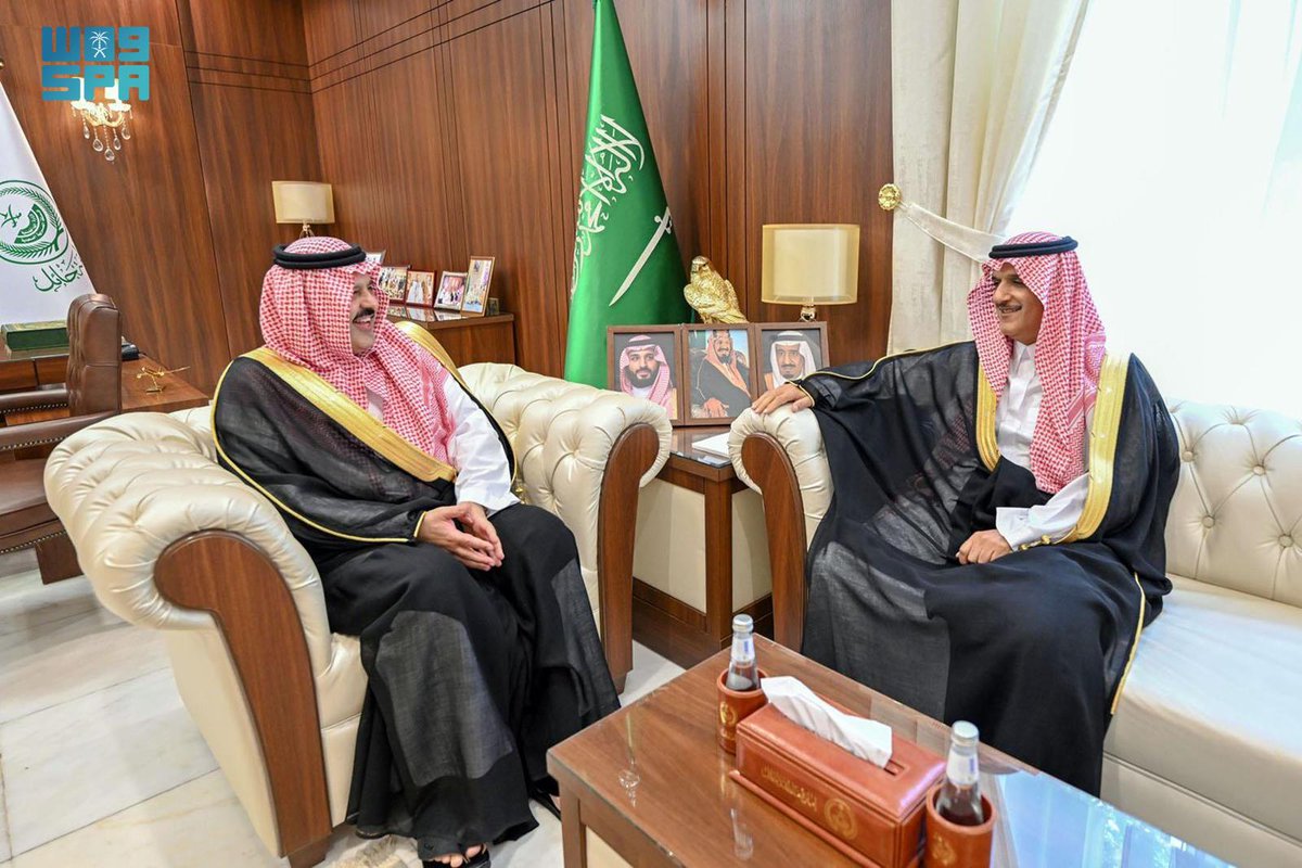 SPAregions's tweet photo. أمير منطقة #حائل يستقبل رئيس مجلس إدارة الجمعية السعودية لهواة اللاسلكي، ويطلع على تقرير نشاطات وفعاليات منارة حائل الفضائية لعام 2024م
https://t.co/9PTQ3IjZ3f
#واس_عام https://t.co/KwTuAWBdtb