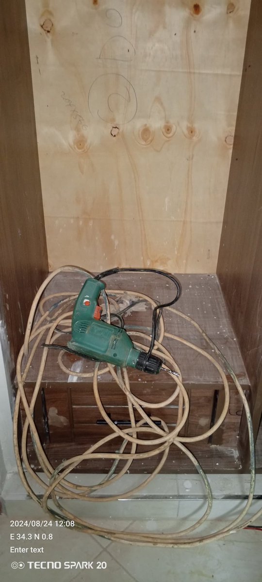 HonourableBetty's tweet photo. K-9  Dogs in kumi District,  arrested two suspects identified as Michael Obokolit and Peter Osere for allegedly stealing electric cables from a Orapade Primary School in Orapade Village, Kumi district which they melted and manufactured source pans. https://t.co/xvcESjJquw