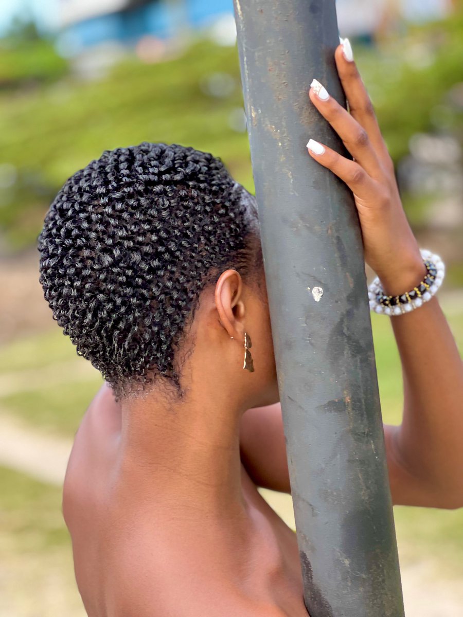 Cuttingmastertz's tweet photo. Wanawake wanapendeza sana 🥰 Niwakumbushe tuu tunafanya kila kitu kinachousiana na Nywele zako 🤔🤔 Usiogope kuuliza Hatufanyi Biashara Tunatoa Huduma 🥰 akaribu tukuhudumie 🙏🏽🙏🏽🙏🏽 #waachewapendeze #nguvuyanywele #cutting_master_family  #0714757882 https://t.co/ixFXDiv0AK