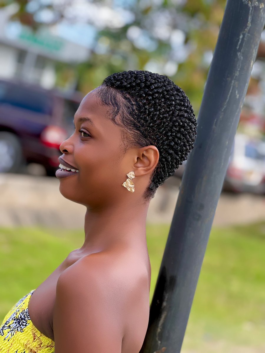 Cuttingmastertz's tweet photo. Wanawake wanapendeza sana 🥰 Niwakumbushe tuu tunafanya kila kitu kinachousiana na Nywele zako 🤔🤔 Usiogope kuuliza Hatufanyi Biashara Tunatoa Huduma 🥰 akaribu tukuhudumie 🙏🏽🙏🏽🙏🏽 #waachewapendeze #nguvuyanywele #cutting_master_family  #0714757882 https://t.co/ixFXDiv0AK