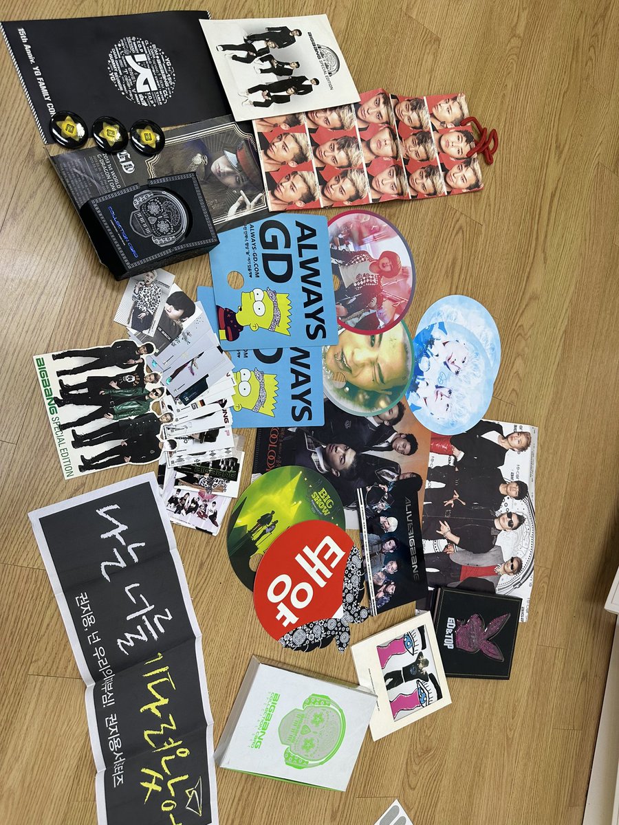 ppungchi_vip's tweet photo. 안뇽하세요?
낡디 낡은 할미 vip에요,,
저랑… 빅뱅(3인) 얘기 하실라요..?
인증은 본가에서 찾은 유물로^_^
최애는 쥐더래곤이에요~♡ 

#vip트친소 #빂트친소 https://t.co/eXHCITVMyh