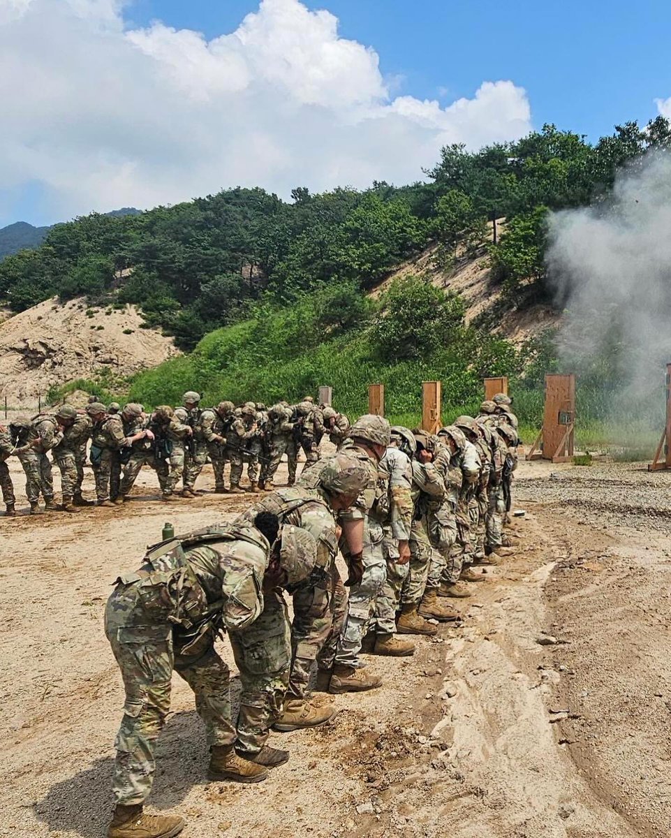 USArmyWHC's tweet photo. Over 700 #Soldiers from 1st Brigade, @1stArmoredDiv participated in Operation Pacific Fortitude in South Korea. This exercise serves as a #readiness validation where units are tested on their ability to rapidly deploy, conduct training, and redeploy. 

#BeAllYouCanBe @USArmy https://t.co/JUp100Nu6s