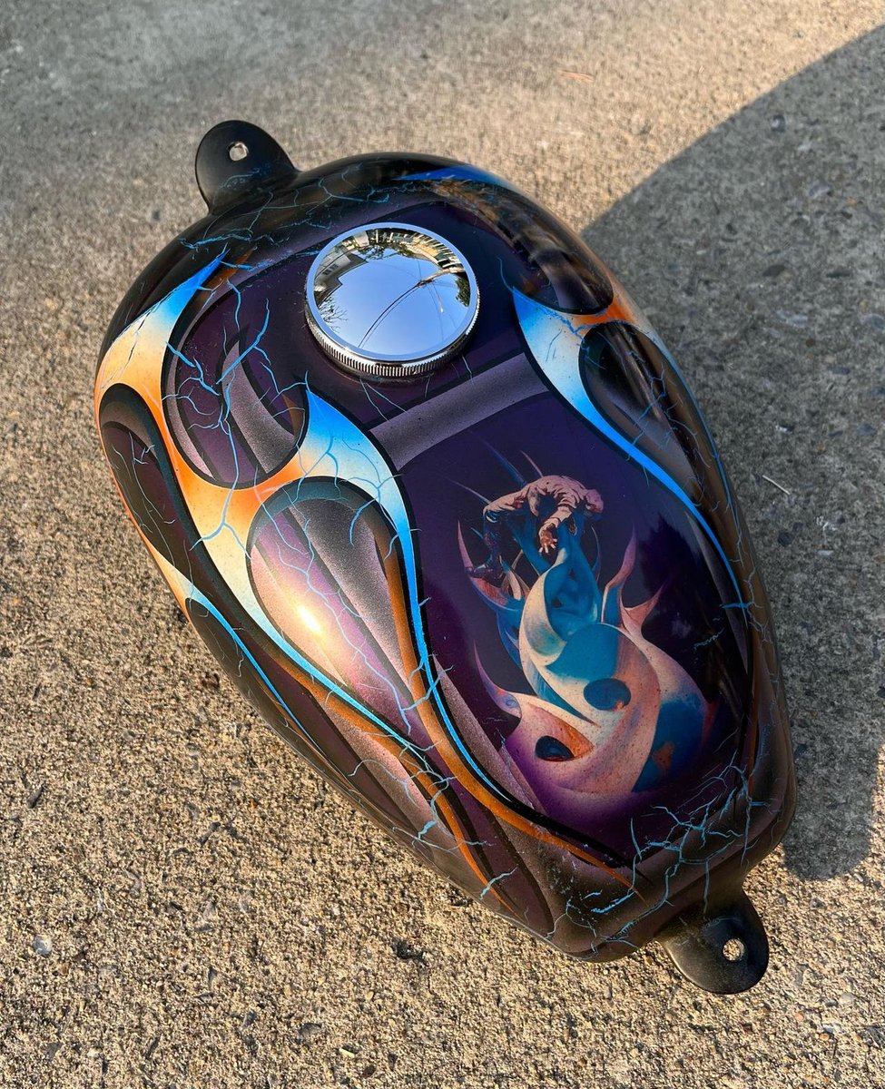 LowbrowCustoms's tweet photo. Tank art tuesdays with @moross_custom_paint FINISH HIM!!!!! Sick fatality! #choppershit #tankart #customtank #customart #tankarttuesday #gastanks #choppertank #art #chopshit #mortalkombat https://t.co/z0zfU2SMVS