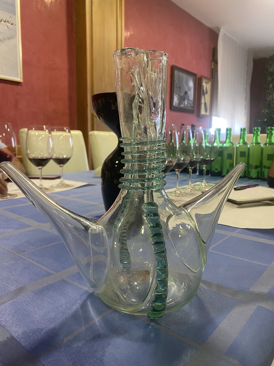 Lo mejor que han inventado nunca.
Lo que son las personas mayores … 
Porrón is back 😬